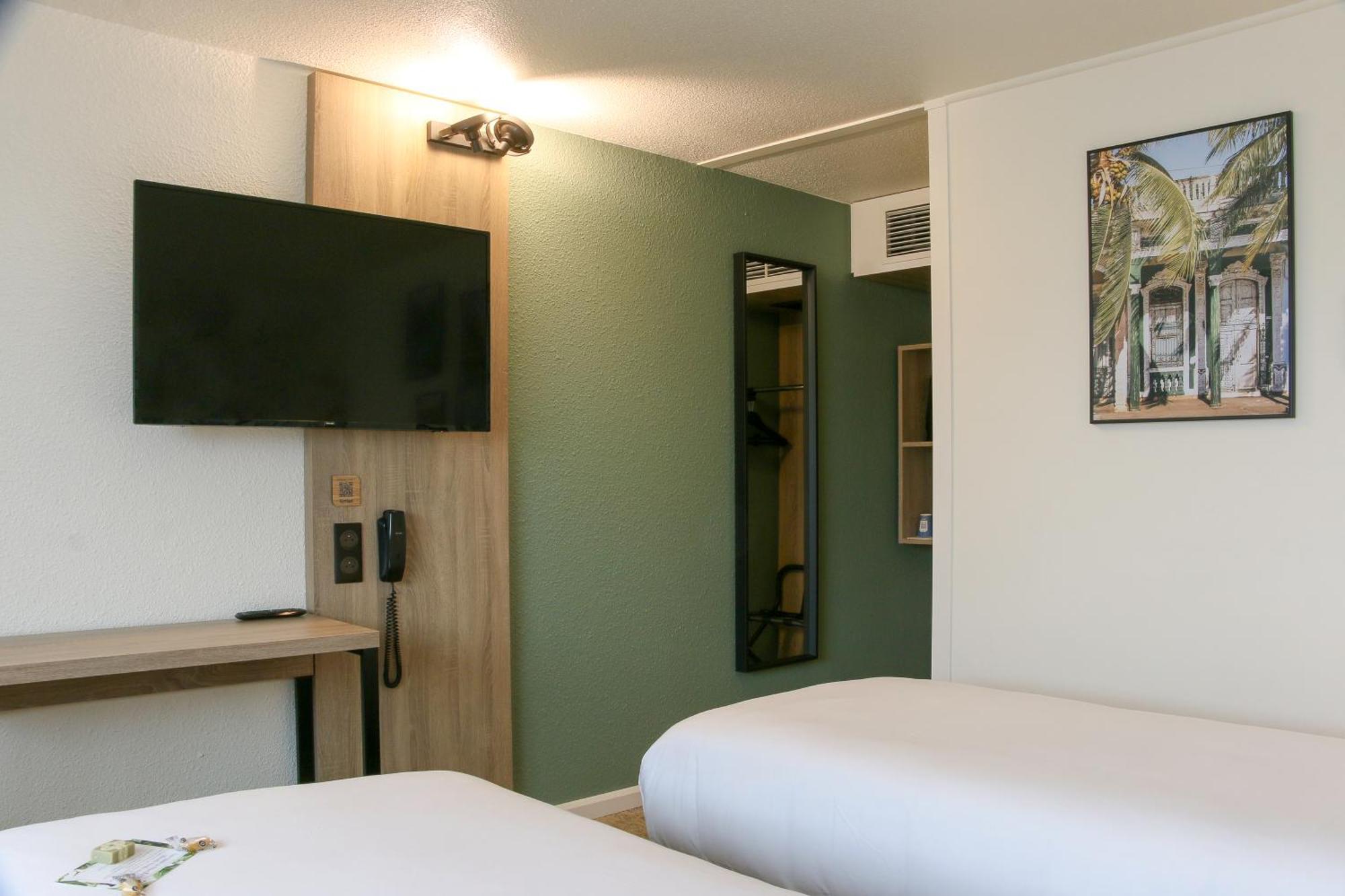 Hotel Campanile Marseille Vitrolles Aéroport Esterno foto